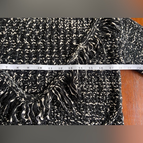 ASTR The Label Aritzia Women Knit Black White Fringe Boho Tassel Sweater size XS - Picture 6 of 10